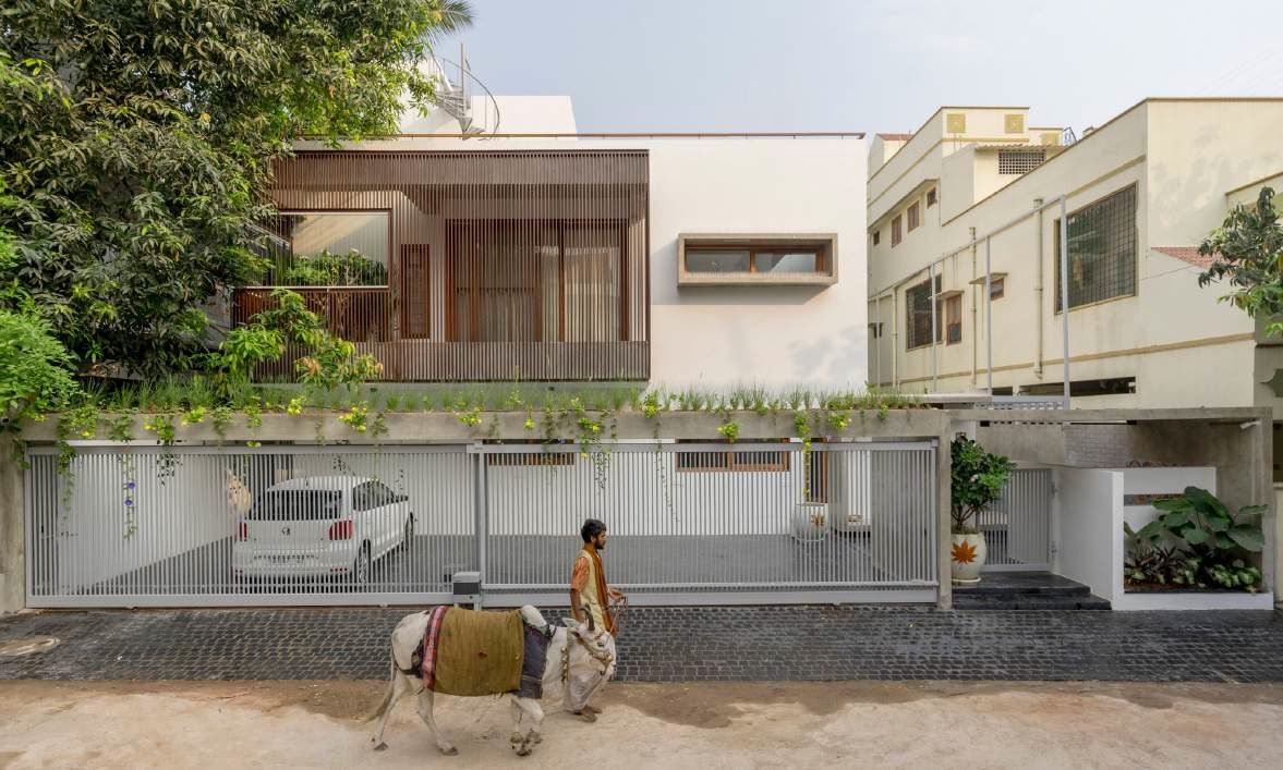 Courtyard House — P00